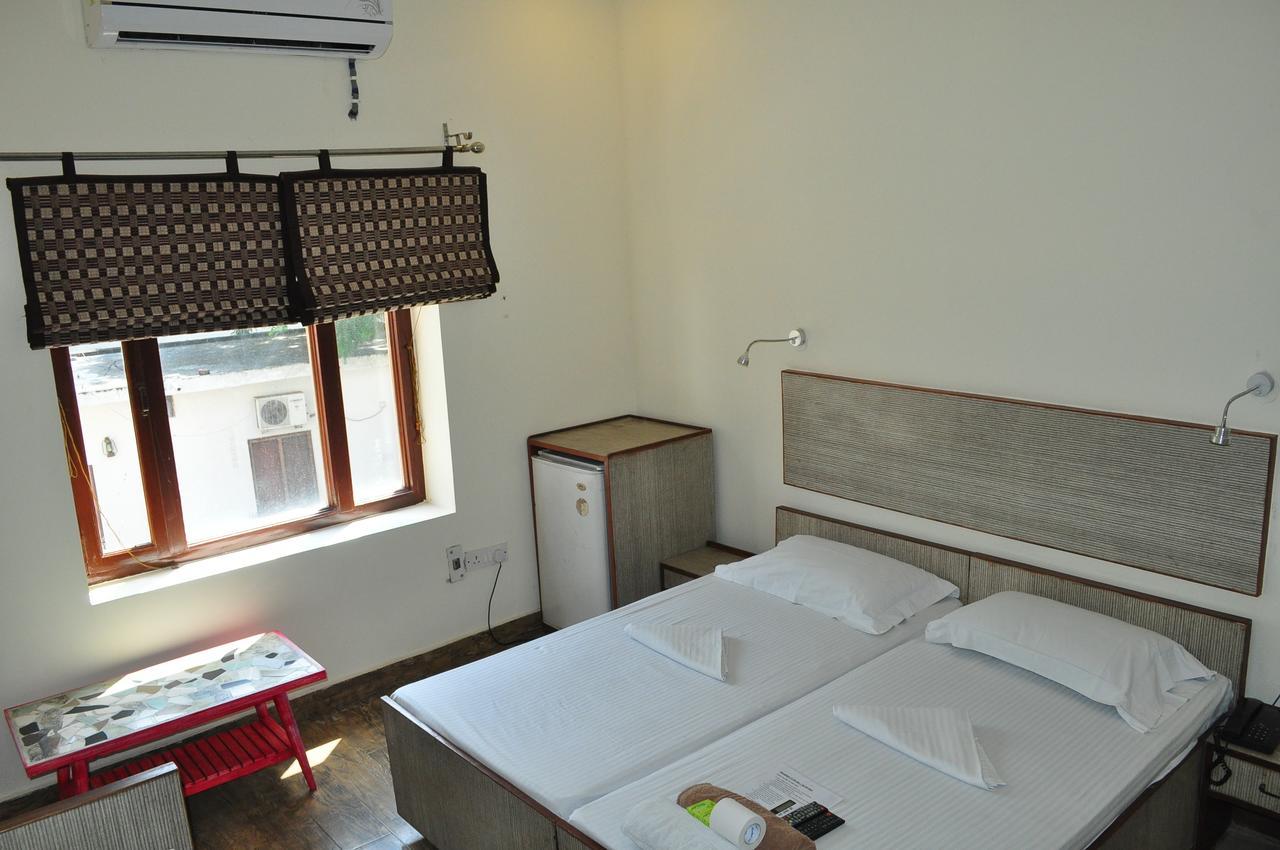 Hotel Kabli Nowe Delhi Zewnętrze zdjęcie