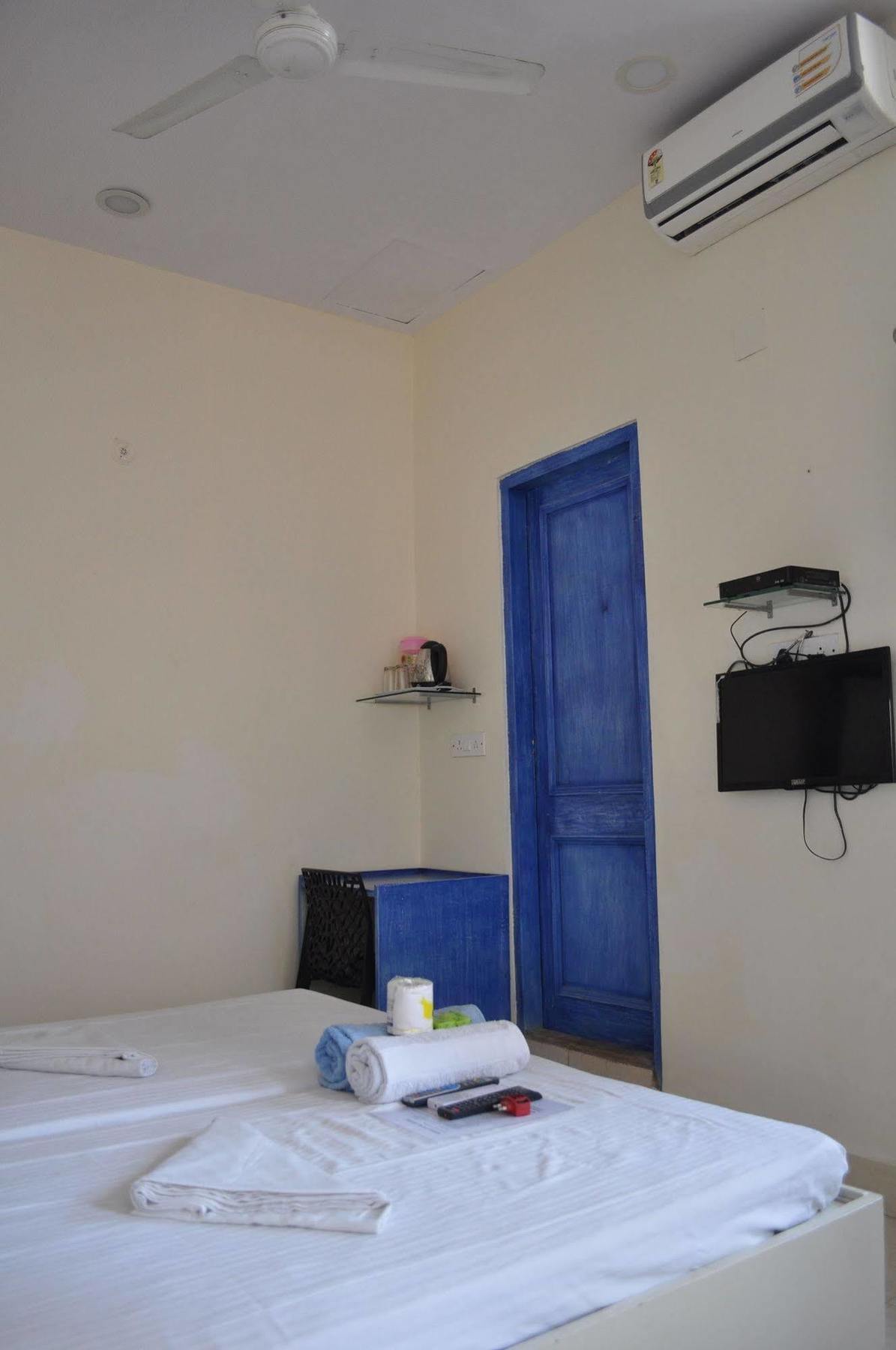 Hotel Kabli Nowe Delhi Zewnętrze zdjęcie