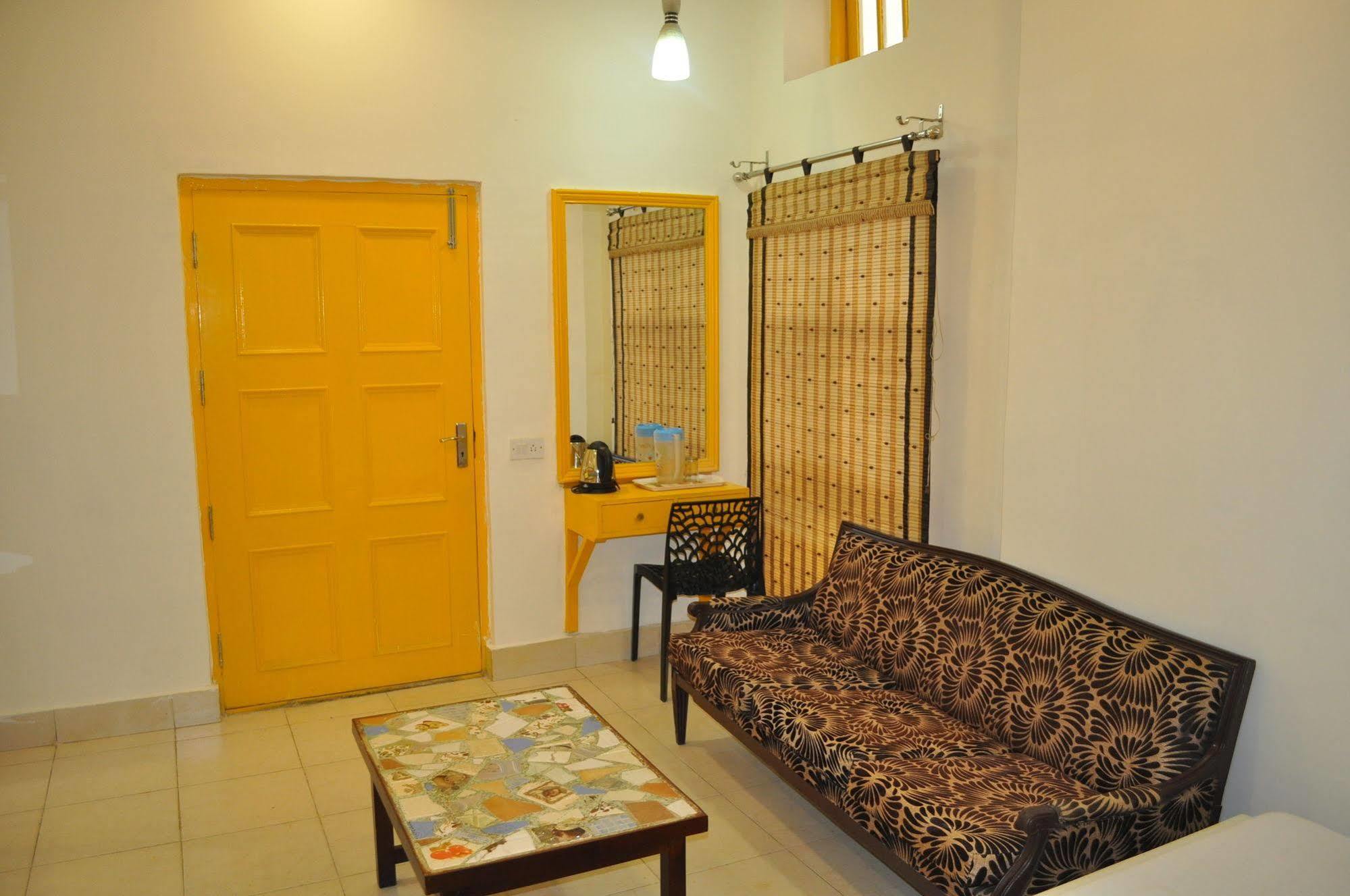 Hotel Kabli Nowe Delhi Zewnętrze zdjęcie