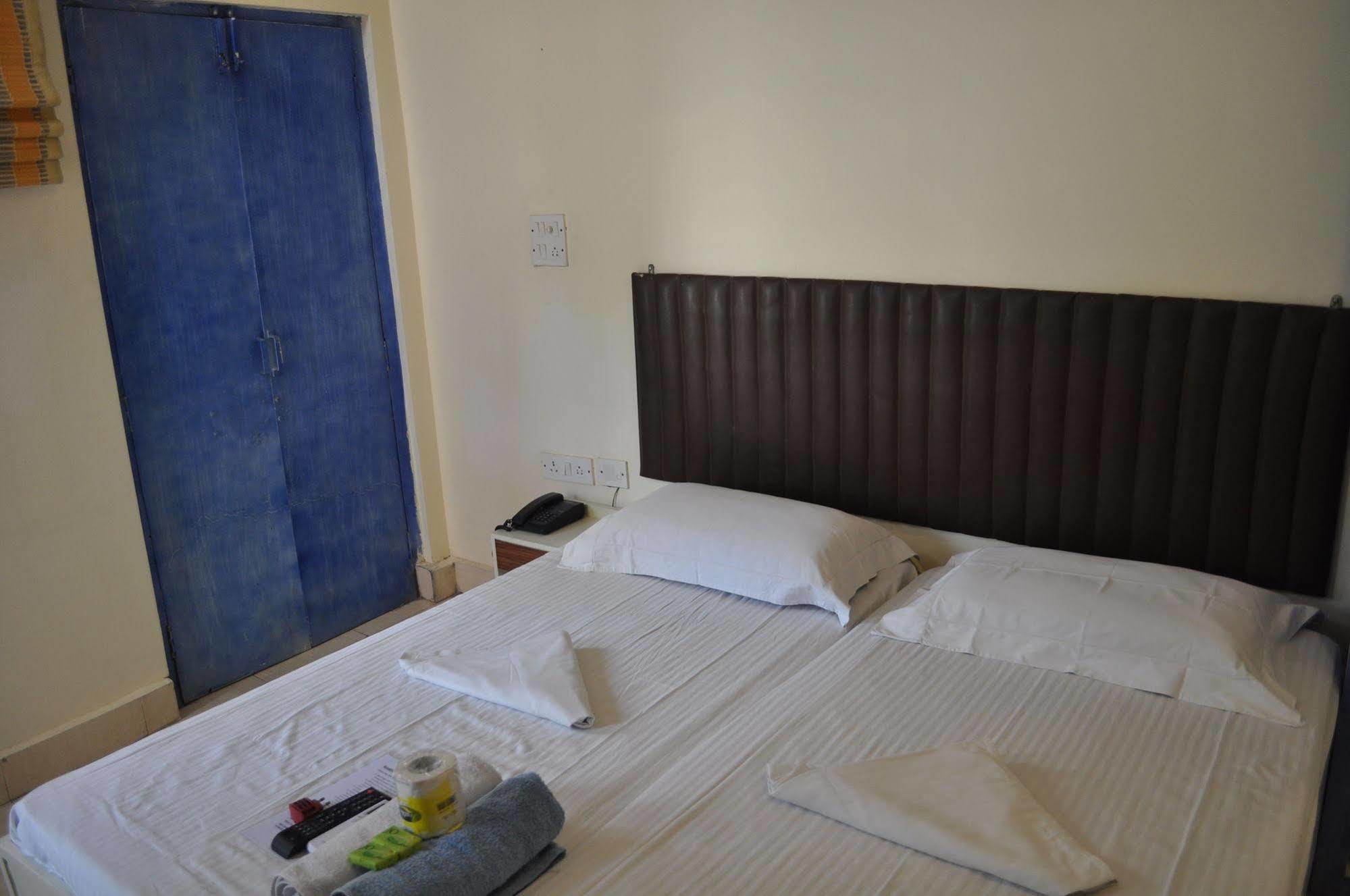 Hotel Kabli Nowe Delhi Zewnętrze zdjęcie