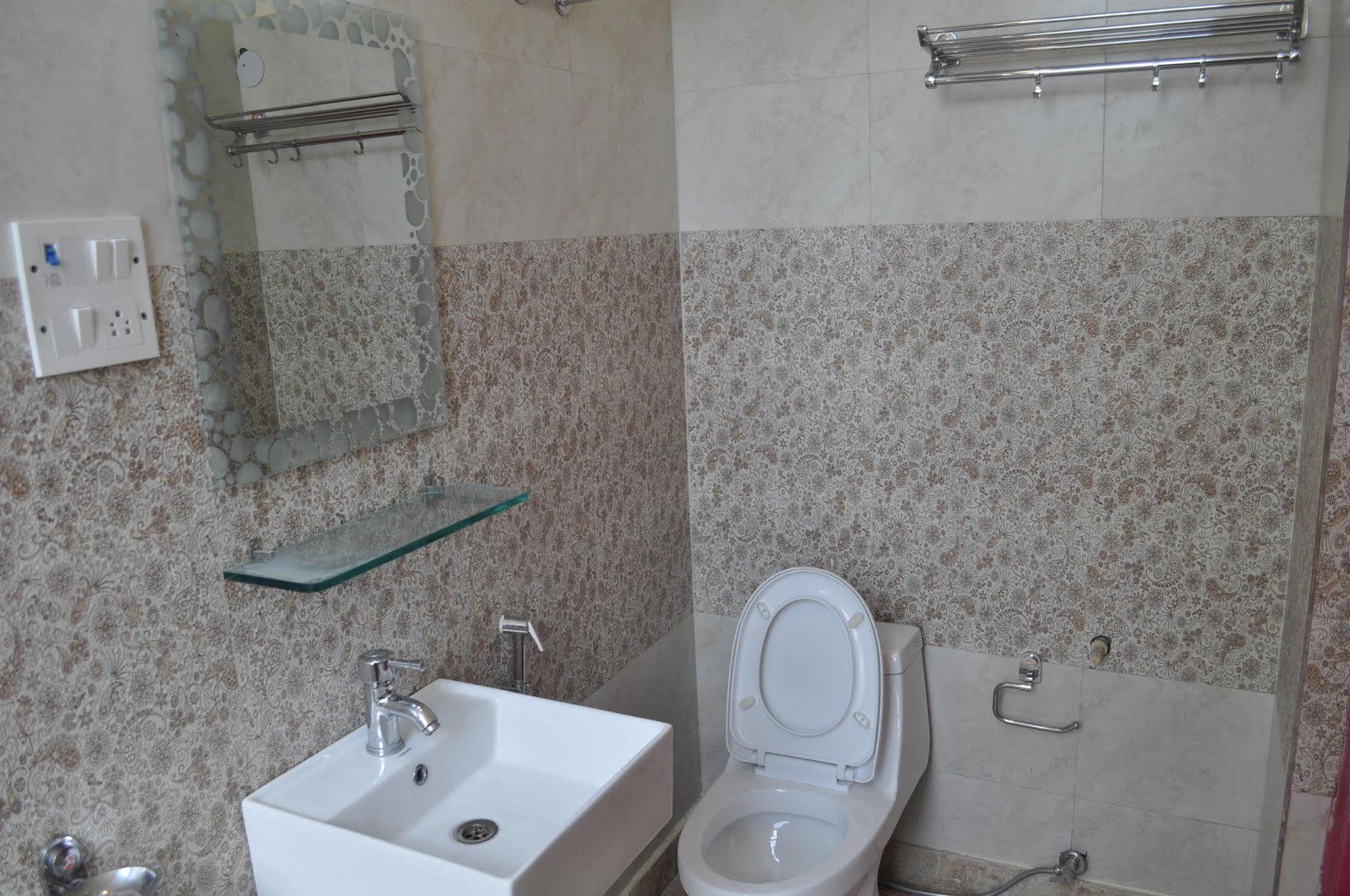 Hotel Kabli Nowe Delhi Zewnętrze zdjęcie