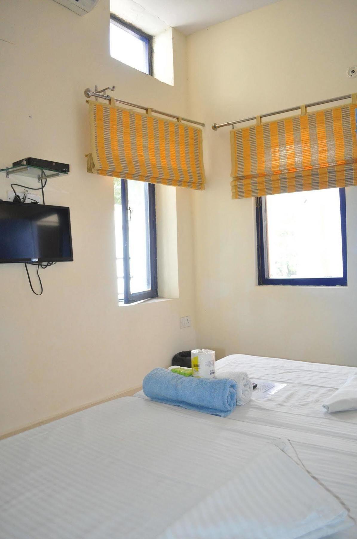 Hotel Kabli Nowe Delhi Zewnętrze zdjęcie