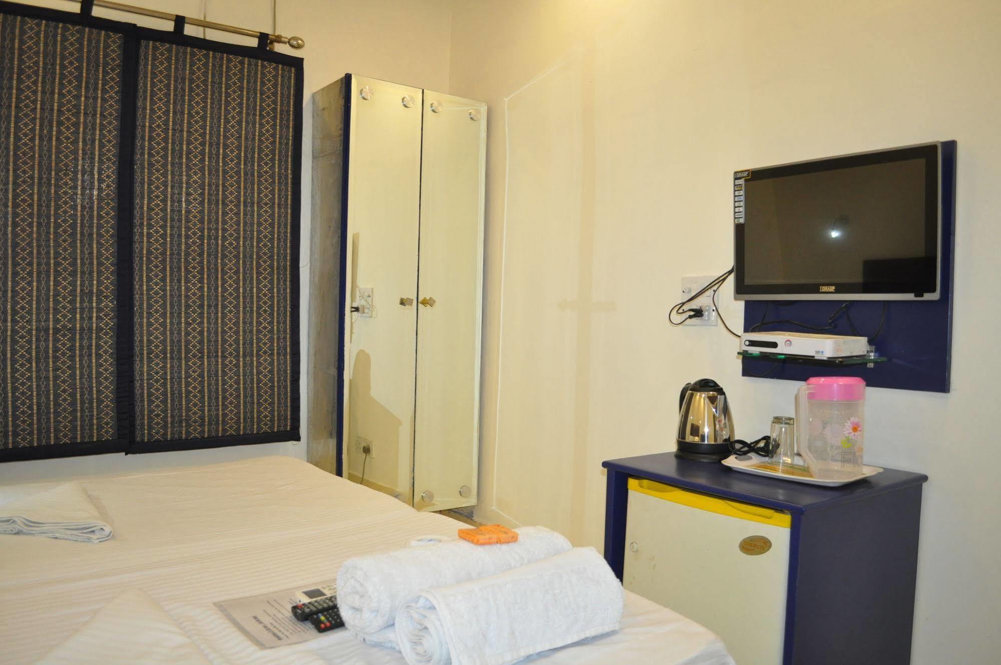 Hotel Kabli Nowe Delhi Zewnętrze zdjęcie