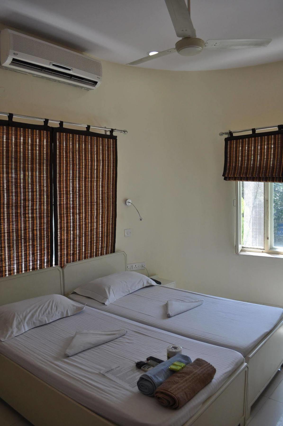 Hotel Kabli Nowe Delhi Zewnętrze zdjęcie