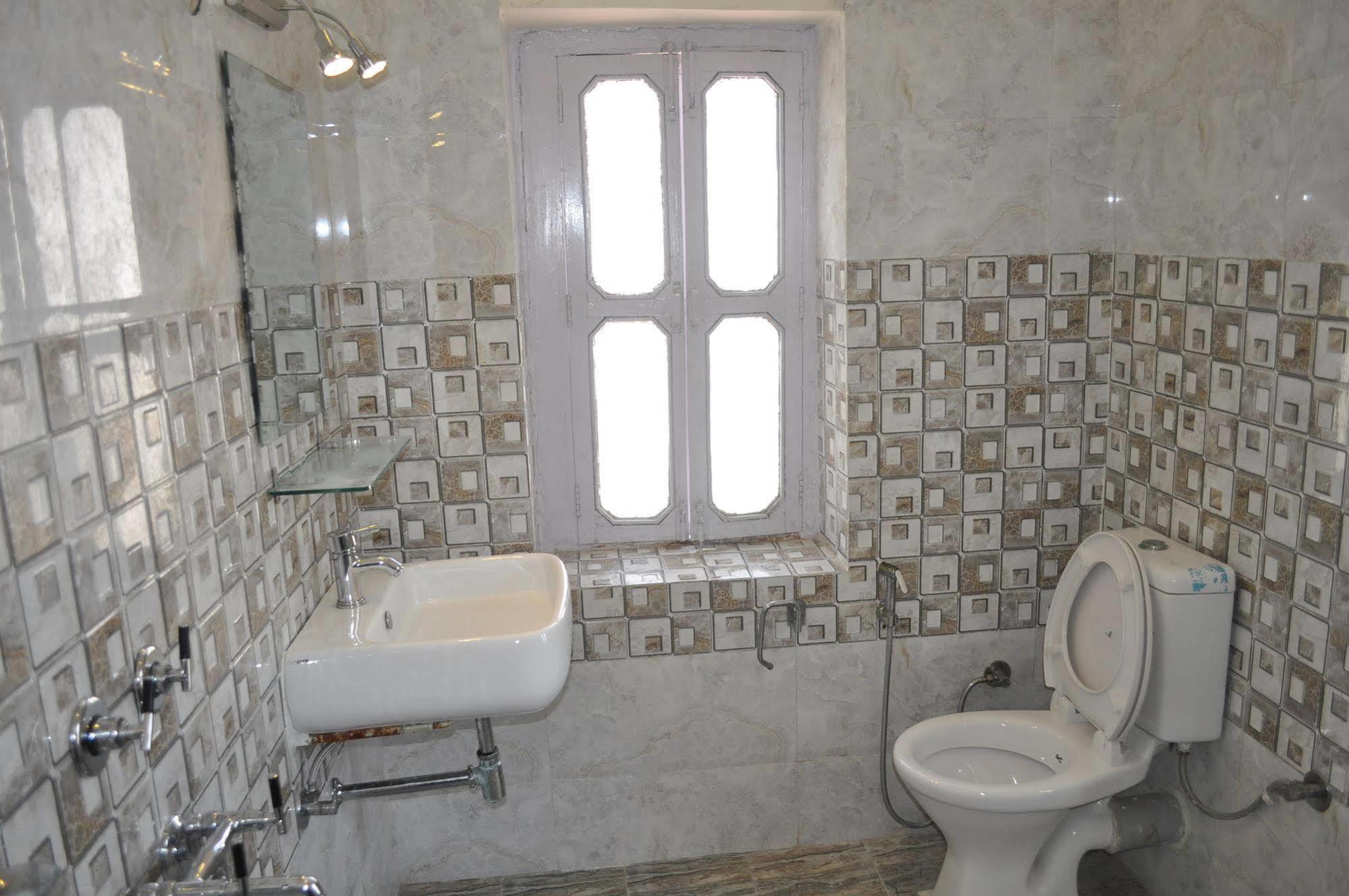 Hotel Kabli Nowe Delhi Zewnętrze zdjęcie